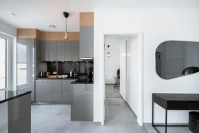 Lux 1BR King Bed, Balcony, Near City Center